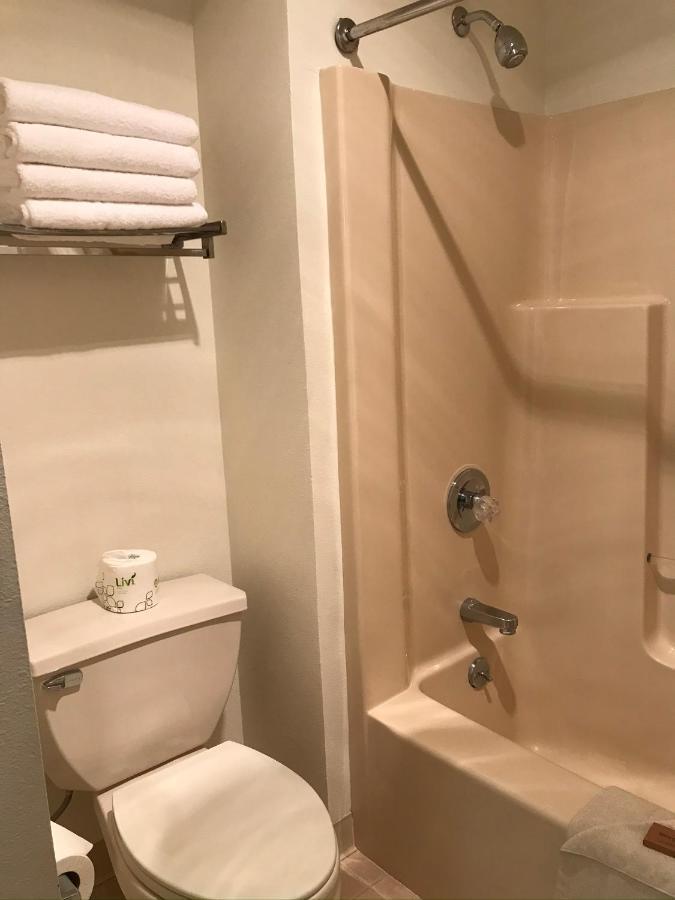 Dutch Country Inn Kalona Экстерьер фото