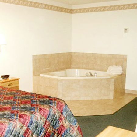 Dutch Country Inn Kalona Удобства фото