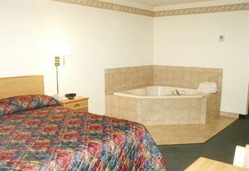 Dutch Country Inn Kalona Экстерьер фото